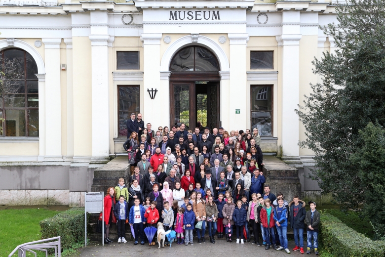 Group photo of ceremony participants in front of the Museum. Photo: Spektroom