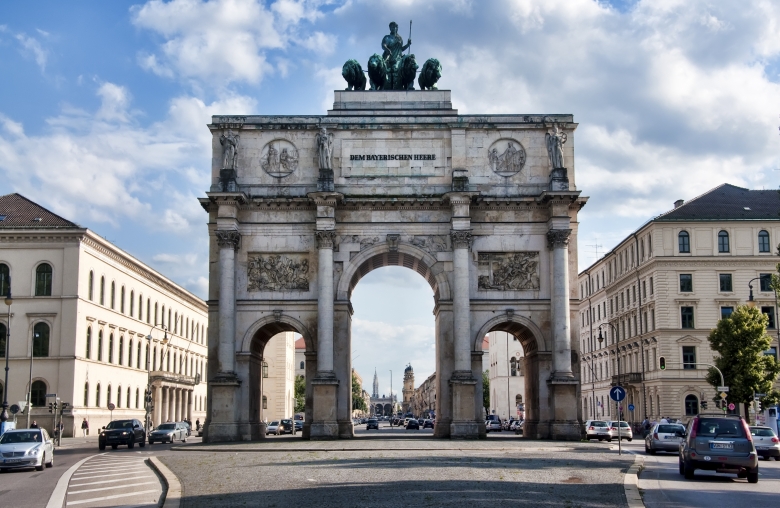 Ludwigstrasse and the victory gate in Munich. Photo: Werner Kunz (CC BY-NC-SA 2.0)